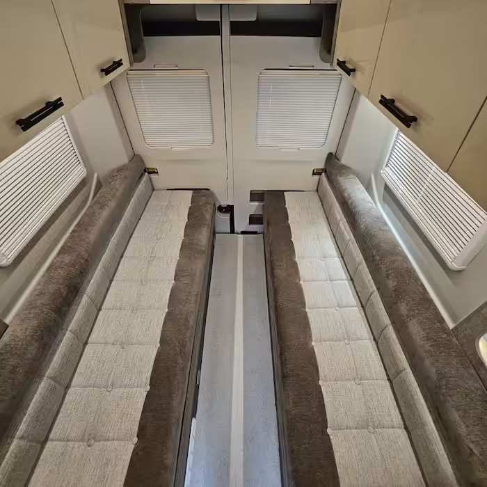 Meteor Rear Lounge Square